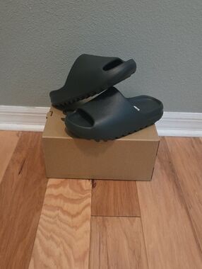 2024 Yeezy Slides Black Brand New